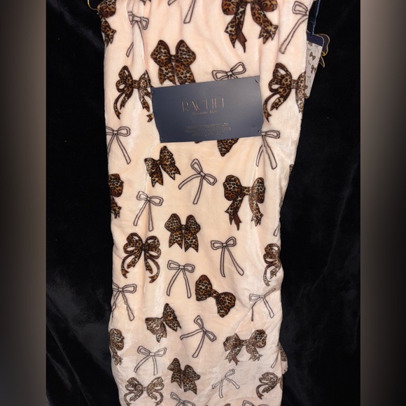 Bows in Cheetah / Leopard Print Oversized Throw Blanket - Picture 1 of 1